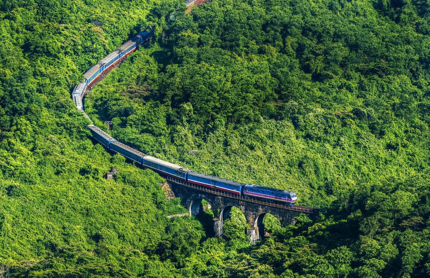 Bỏ túi một vài thông tin về di chuyển khi đi du lịch từ Hà Nội, Hồ Chí Minh đến Huế